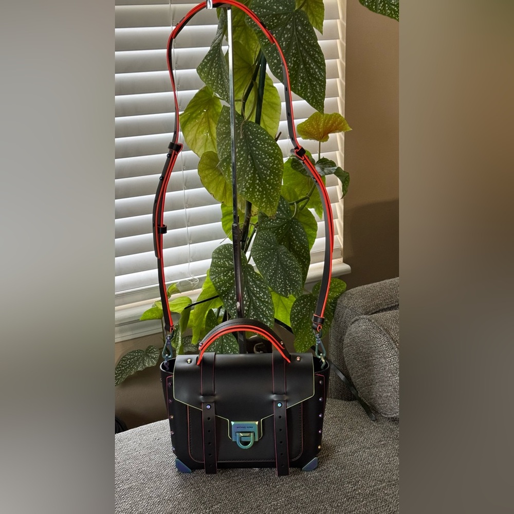 NWOT Manhattan Medium Contrast-Trim Leather Satchel